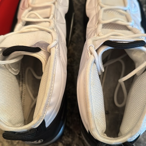 Nike air Max Uptempo Black and White Sneakers EUC 10 - Picture 13 of 17